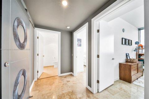 Condo in North Bay Village, Florida, 3 bedrooms № 1923204 - photo 23