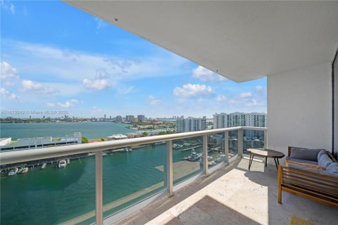 Condo in North Bay Village, Florida, 3 bedrooms № 1923204 - photo 3