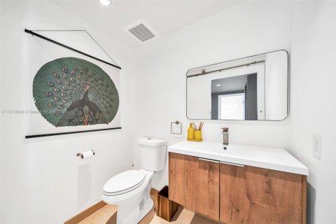 Condo in North Bay Village, Florida, 3 bedrooms № 1923204 - photo 22