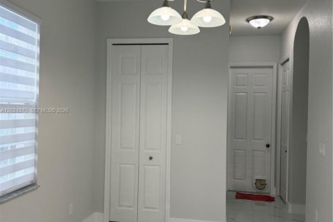 House in Lehigh Acres, Florida 3 bedrooms № 2257290 - photo 15