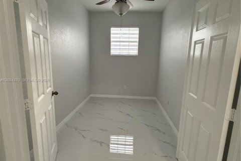 House in Lehigh Acres, Florida 3 bedrooms № 2257290 - photo 23