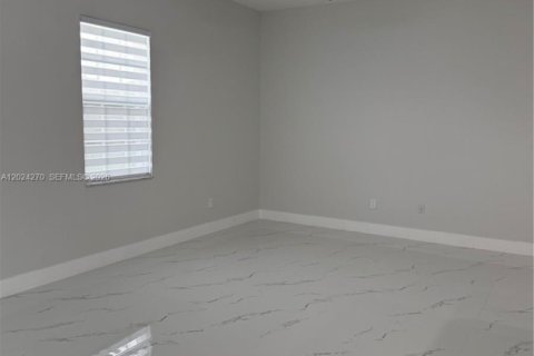 House in Lehigh Acres, Florida 3 bedrooms № 2257290 - photo 7