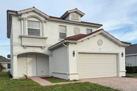 House in Lehigh Acres, Florida 3 bedrooms № 2257290