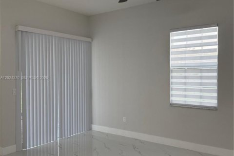 House in Lehigh Acres, Florida 3 bedrooms № 2257290 - photo 6