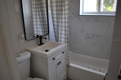 House in Port Charlotte, Florida 3 bedrooms, 111.95 sq.m. № 1751611 - photo 14