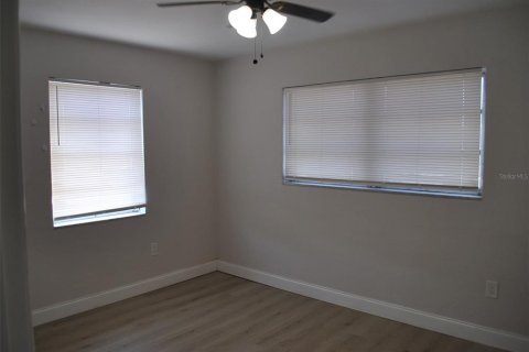 House in Port Charlotte, Florida 3 bedrooms, 111.95 sq.m. № 1751611 - photo 18