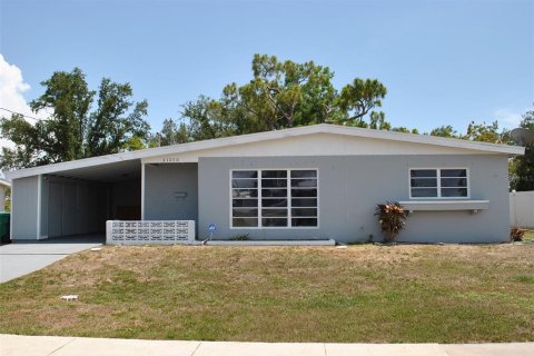 House in Port Charlotte, Florida 3 bedrooms, 111.95 sq.m. № 1751611 - photo 1