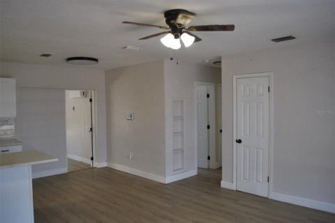House in Port Charlotte, Florida 3 bedrooms, 111.95 sq.m. № 1751611 - photo 6