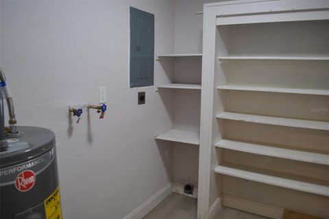 House in Port Charlotte, Florida 3 bedrooms, 111.95 sq.m. № 1751611 - photo 13