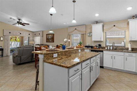 House in Hudson, Florida 4 bedrooms, 191.01 sq.m. № 2210336 - photo 13