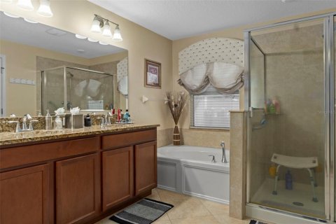 House in Hudson, Florida 4 bedrooms, 191.01 sq.m. № 2210336 - photo 23