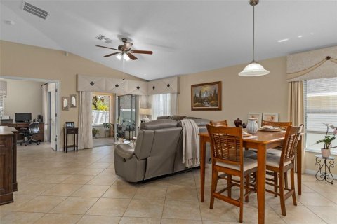 House in Hudson, Florida 4 bedrooms, 191.01 sq.m. № 2210336 - photo 17