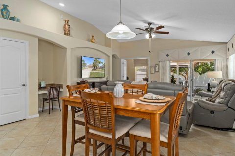 House in Hudson, Florida 4 bedrooms, 191.01 sq.m. № 2210336 - photo 16