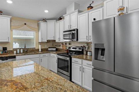 House in Hudson, Florida 4 bedrooms, 191.01 sq.m. № 2210336 - photo 12