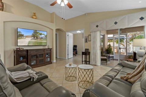 House in Hudson, Florida 4 bedrooms, 191.01 sq.m. № 2210336 - photo 20