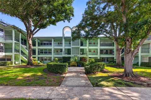 Condominio en Saint Petersburg, Florida, 2 dormitorios  № 2216355