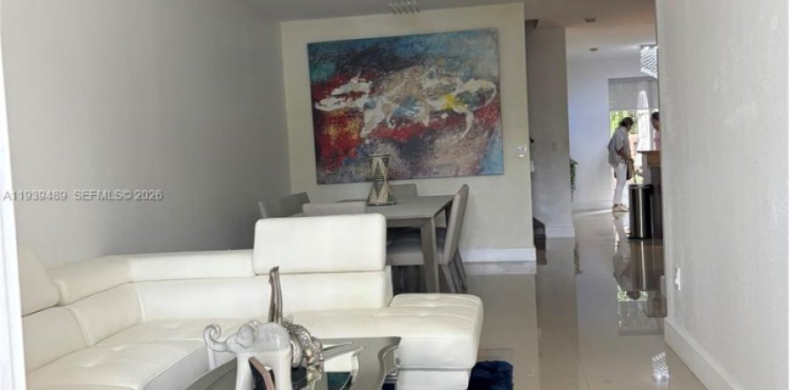 Таунхаус в Дорал, Флорида 3 спальни, 186.55м2 № 2005193