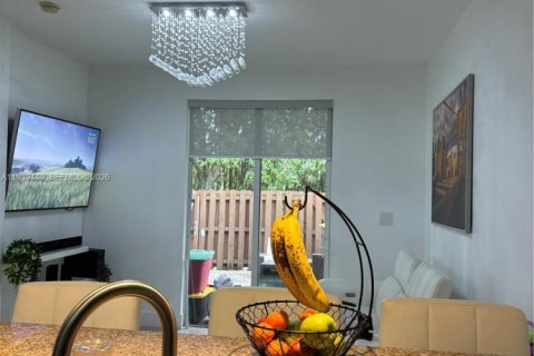 Снять в аренду таунхаус в Дорал, Флорида 3 спальни, 186.55м2, № 2005193 - фото 5