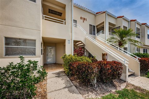 Condo in Saint Petersburg, Florida, 2 bedrooms  № 2366504