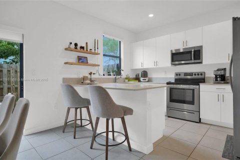 Touwnhouse à louer à Miami, Floride: 3 chambres, 137.96 m2 № 1967330 - photo 12