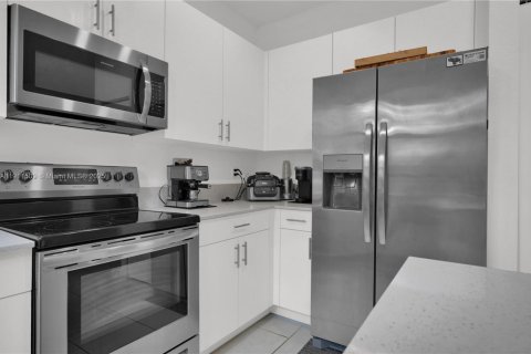 Touwnhouse à louer à Miami, Floride: 3 chambres, 137.96 m2 № 1967330 - photo 17