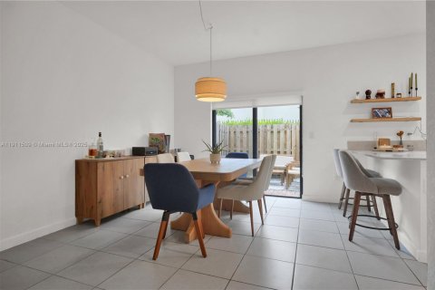 Touwnhouse à louer à Miami, Floride: 3 chambres, 137.96 m2 № 1967330 - photo 10