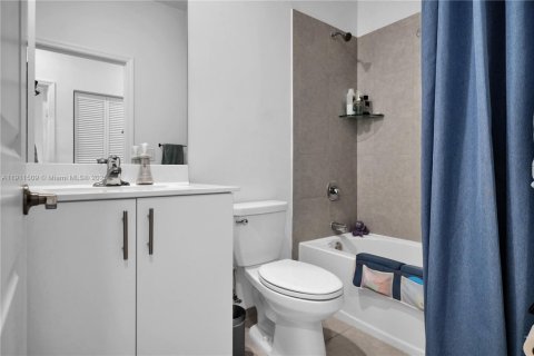 Touwnhouse à louer à Miami, Floride: 3 chambres, 137.96 m2 № 1967330 - photo 23
