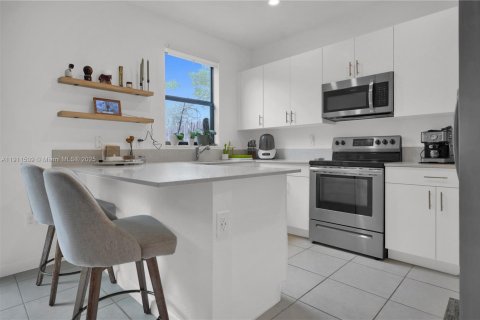 Touwnhouse à louer à Miami, Floride: 3 chambres, 137.96 m2 № 1967330 - photo 16