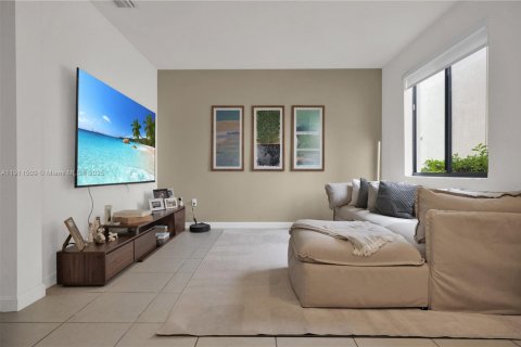 Touwnhouse à louer à Miami, Floride: 3 chambres, 137.96 m2 № 1967330 - photo 5