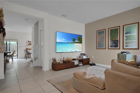 Touwnhouse à louer à Miami, Floride: 3 chambres, 137.96 m2 № 1967330 - photo 6