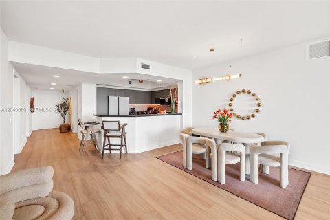 Copropriété à vendre à North Miami, Floride: 3 chambres, 175.21 m2 № 2087095 - photo 30