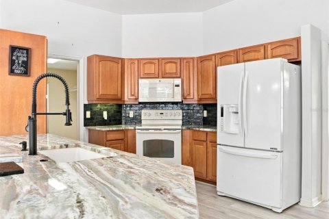 Villa ou maison à vendre à Homosassa, Floride: 3 chambres, 221.66 m2 № 2342063 - photo 9