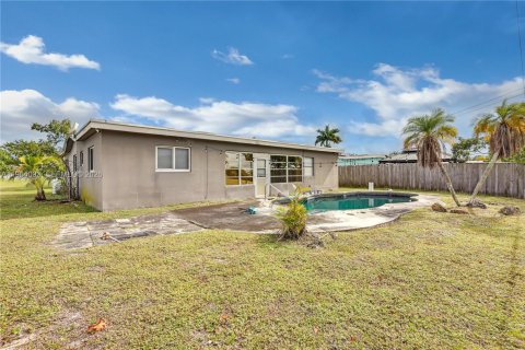 House in Margate, Florida 3 bedrooms, 138.52 sq.m. № 2026534 - photo 18