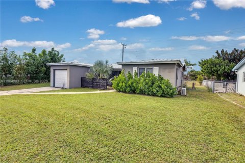 House in Margate, Florida 3 bedrooms, 138.52 sq.m. № 2026534 - photo 20