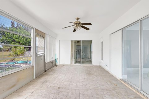 House in Margate, Florida 3 bedrooms, 138.52 sq.m. № 2026534 - photo 15