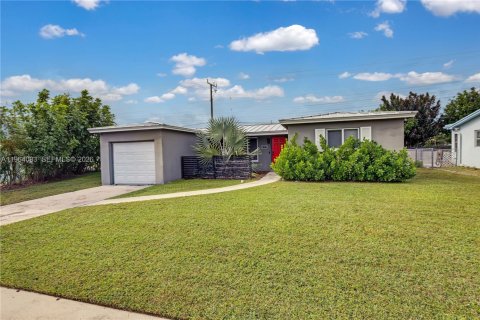 House in Margate, Florida 3 bedrooms, 138.52 sq.m. № 2026534