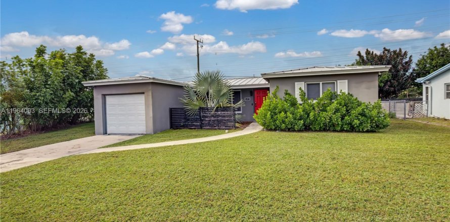 House in Margate, Florida 3 bedrooms, 138.52 sq.m. № 2026534