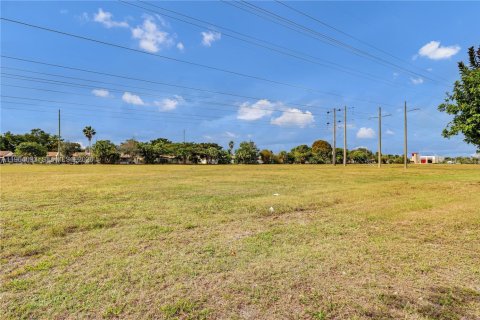 House in Margate, Florida 3 bedrooms, 138.52 sq.m. № 2026534 - photo 22