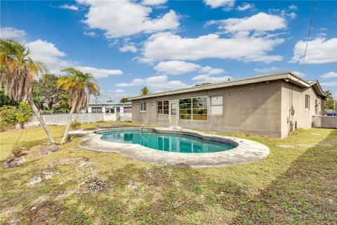 House in Margate, Florida 3 bedrooms, 138.52 sq.m. № 2026534 - photo 17