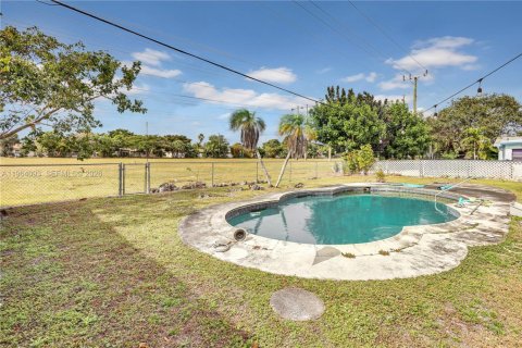 House in Margate, Florida 3 bedrooms, 138.52 sq.m. № 2026534 - photo 16