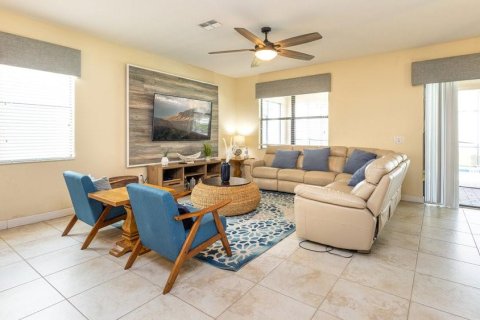 Casa en venta en Davenport, Florida, 9 dormitorios, 363.15 m2 № 1742548 - foto 11