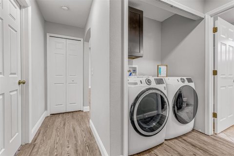 Casa en venta en Deltona, Florida, 4 dormitorios, 193.98 m2 № 1902904 - foto 27