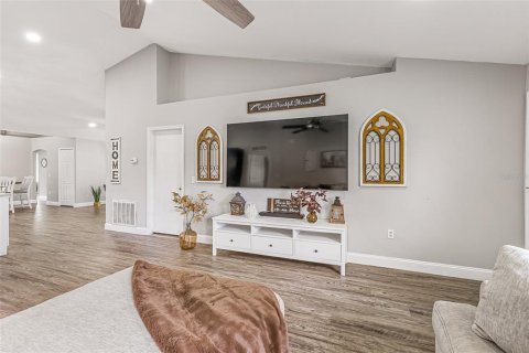 Casa en venta en Deltona, Florida, 4 dormitorios, 193.98 m2 № 1902904 - foto 6