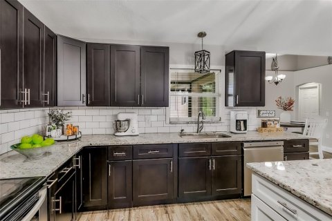 Casa en venta en Deltona, Florida, 4 dormitorios, 193.98 m2 № 1902904 - foto 19
