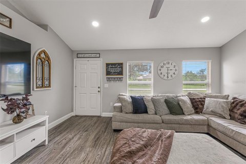 Casa en venta en Deltona, Florida, 4 dormitorios, 193.98 m2 № 1902904 - foto 5
