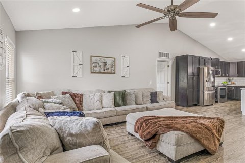 Casa en venta en Deltona, Florida, 4 dormitorios, 193.98 m2 № 1902904 - foto 9