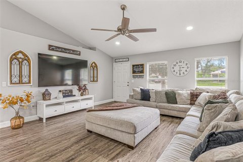 Casa en venta en Deltona, Florida, 4 dormitorios, 193.98 m2 № 1902904 - foto 7