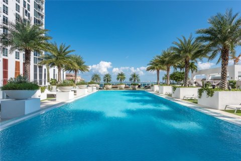 Condo à Miami, Floride, 3 chambres  № 2039103