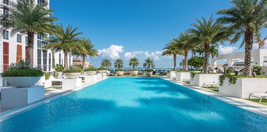 Кондоминиум с 3 спальнями в Майами, Флорида № 2039103