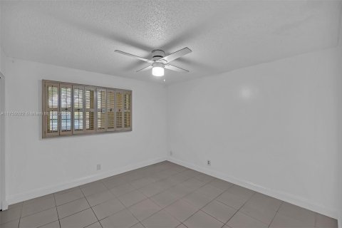 Condo in Lauderhill, Florida, 2 bedrooms  № 1861644 - photo 28